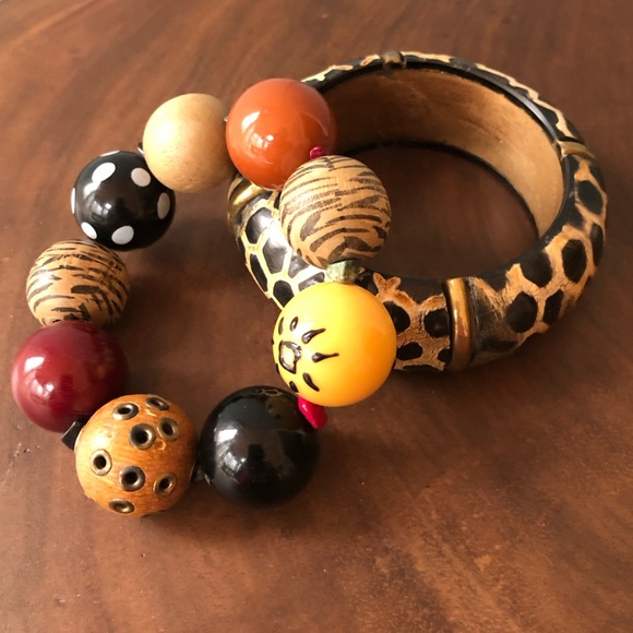 Two chunky, funky, unique bracelets: 1 w/unusual types of large beads & a bangle - Picture 2 of 13